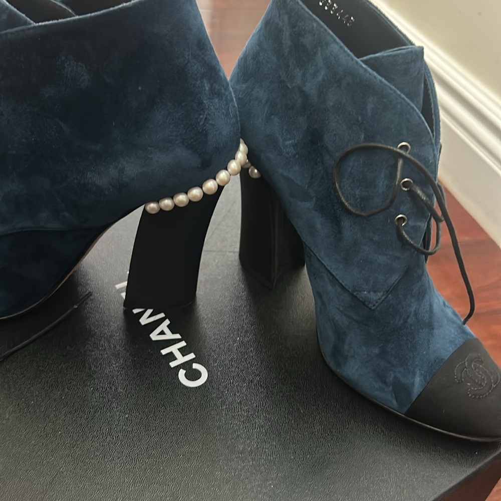 Chanel shoes women lace up navy pearls 38 suede leather heel blue black - Picture 9 of 10